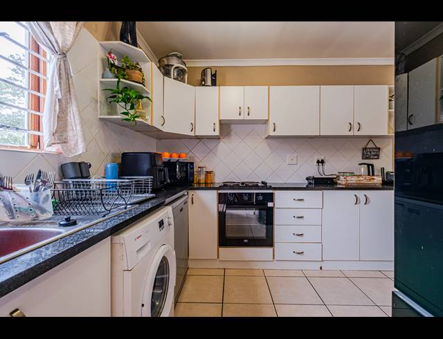 3 BEDROOM APARTMENT FOR SALE IN WAKENSHAW ESTATE